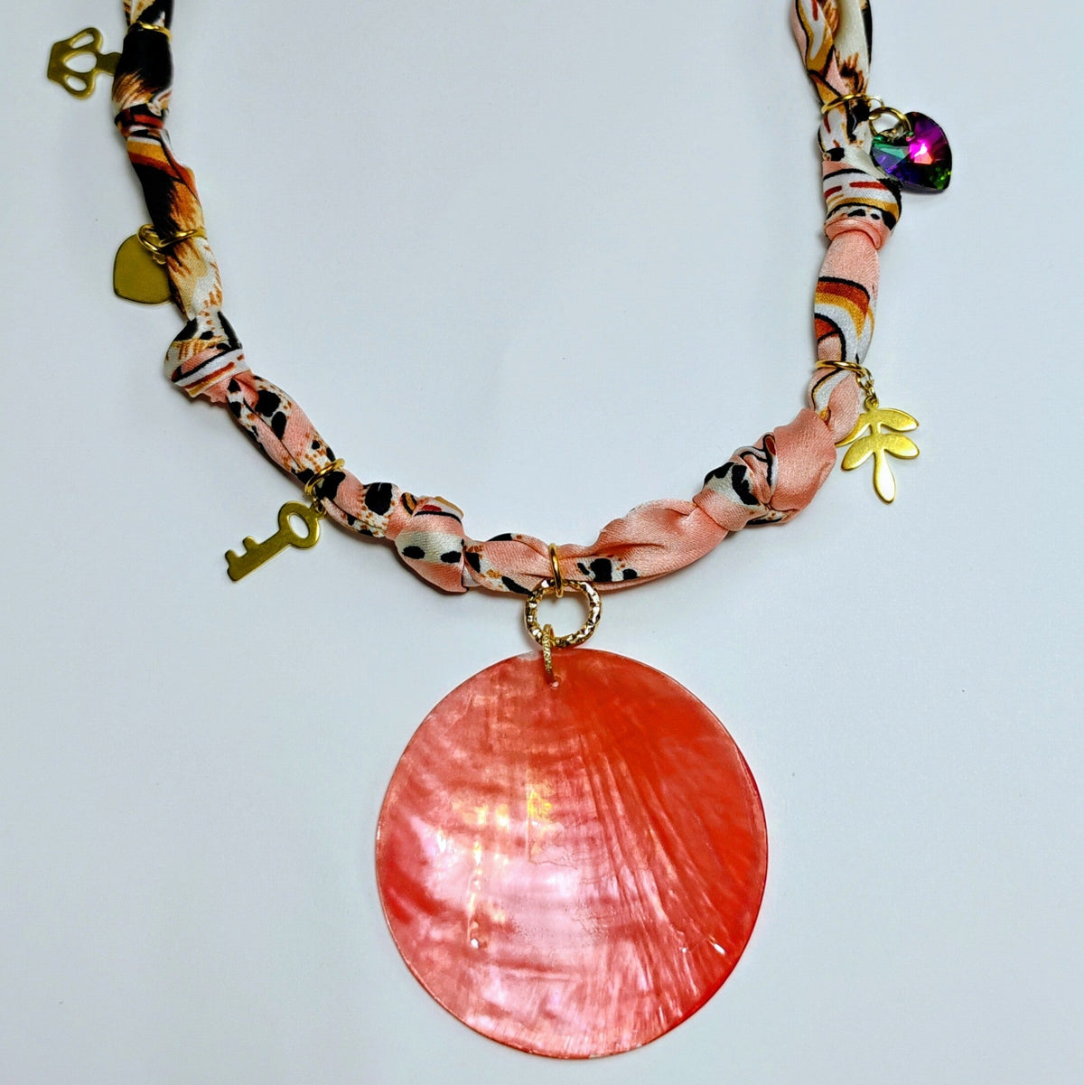 Collar Carmesí Boho Chic