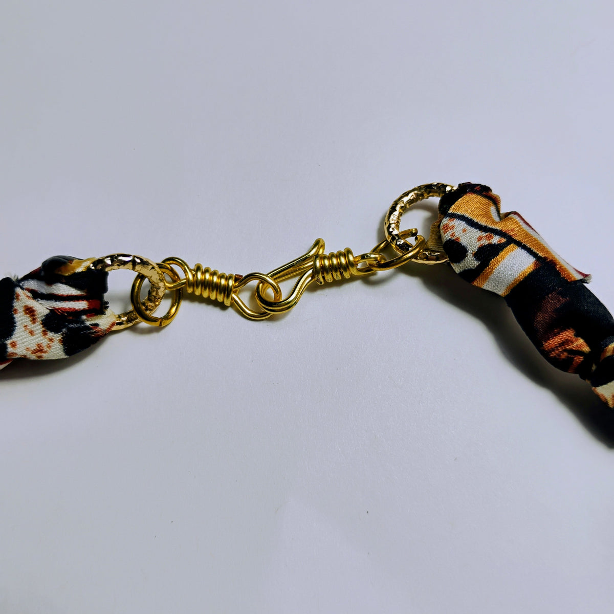 Collar Carmesí Boho Chic